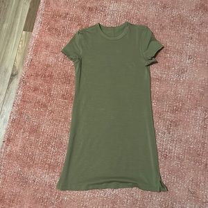 Green lululemon t shirt dress. Size 0. EUC